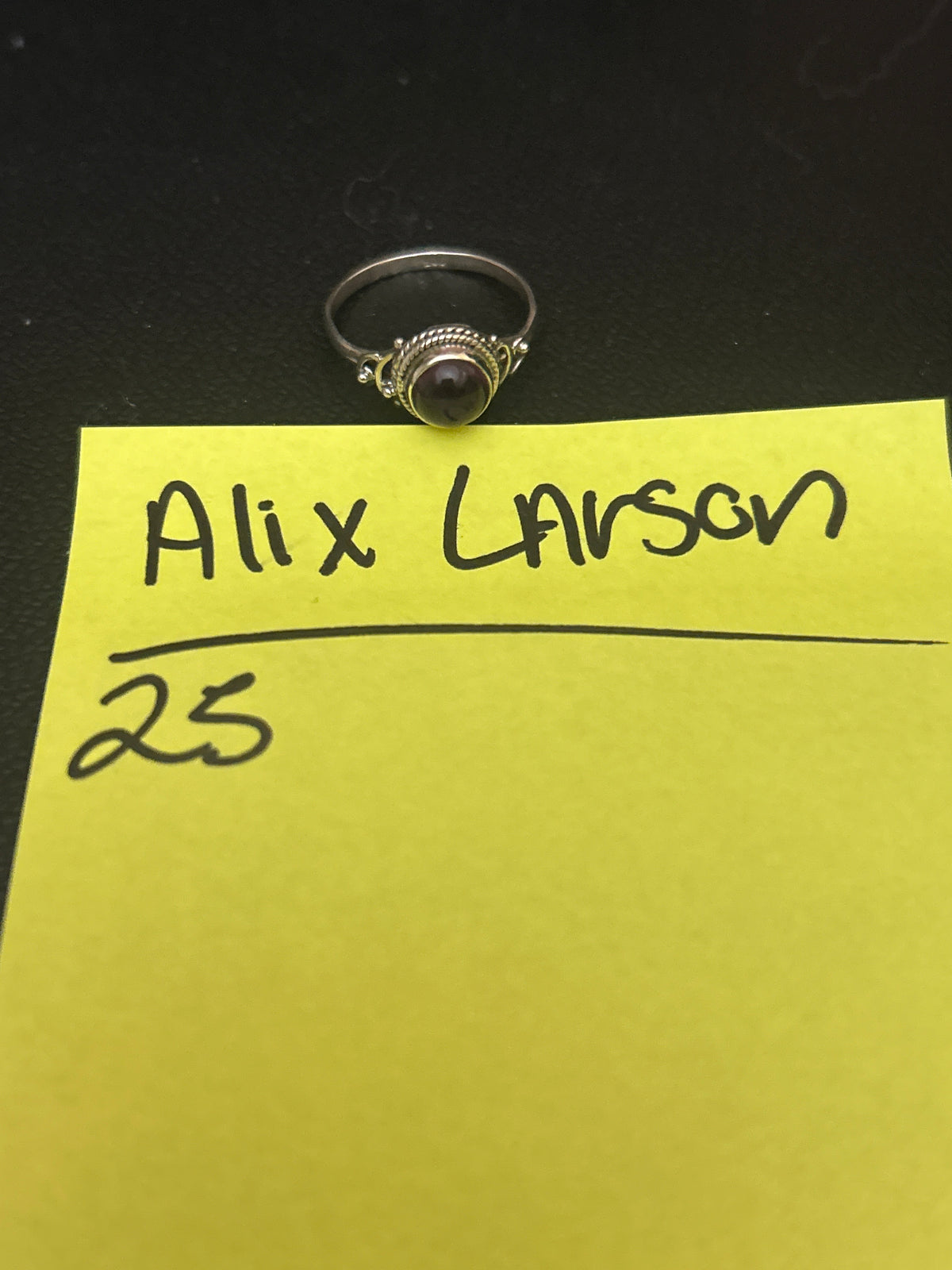 @alixlarson