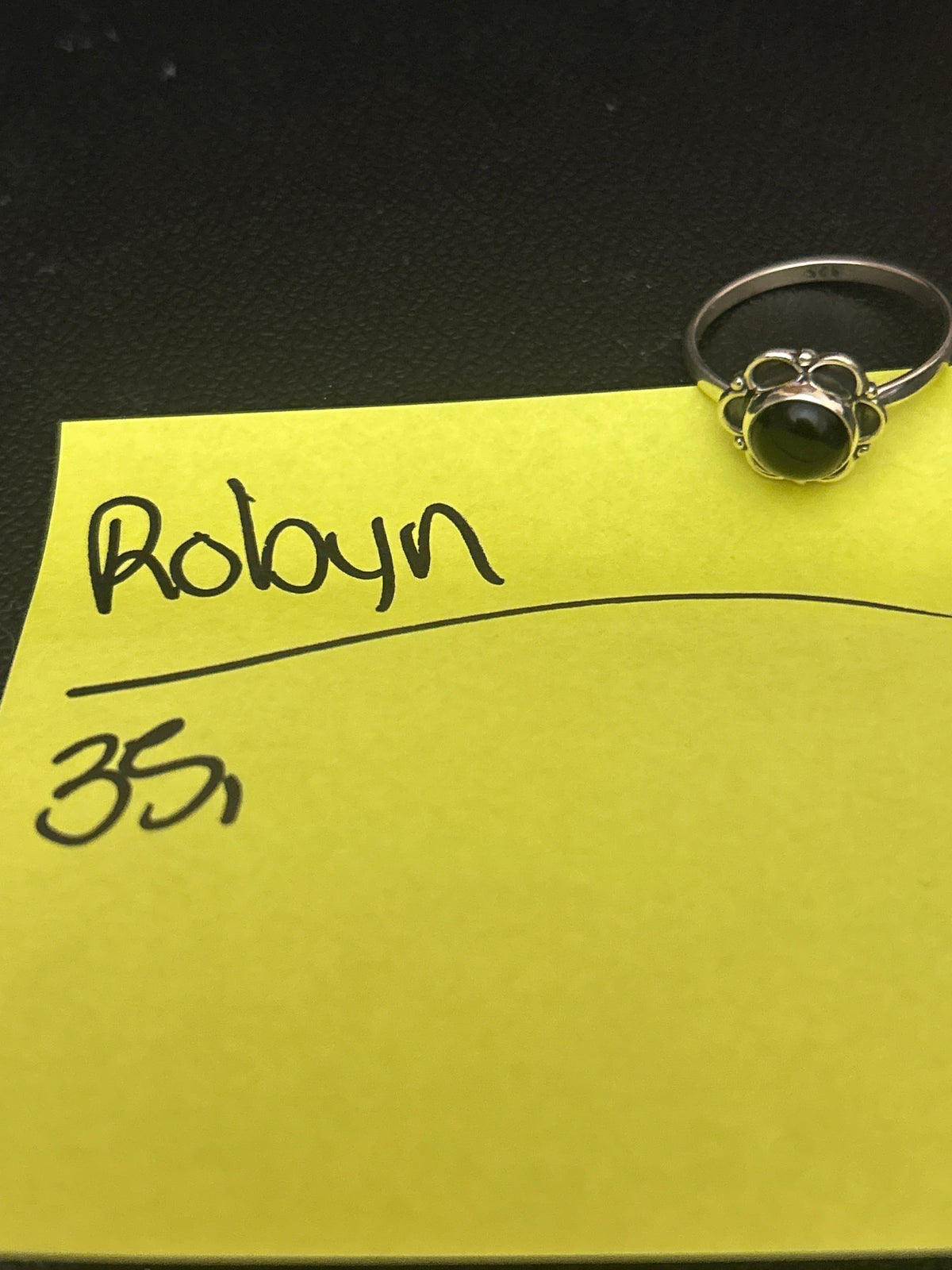 @robyn
